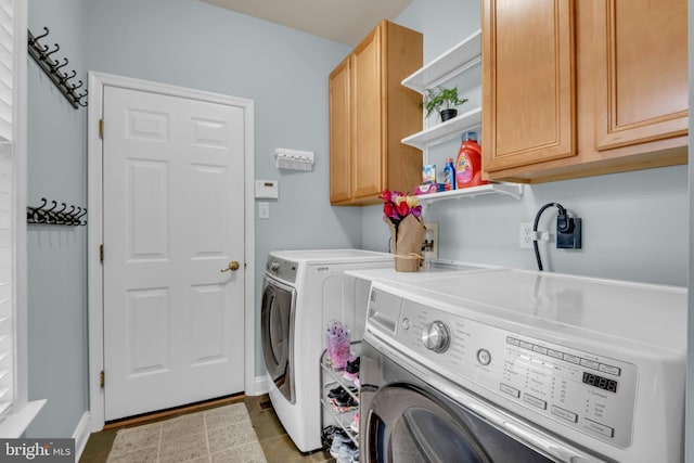 810 Broken Twig Ct, Odenton, MD 21113 - washroom featuring independent washer and dryer and cabinet space