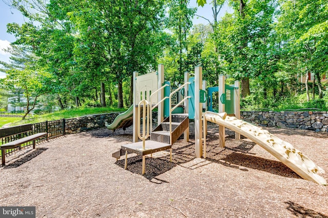810 Broken Twig Ct, Odenton, MD 21113 - community jungle gym featuring view of scattered trees