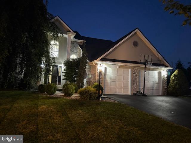 8 Jacobs Creek Dr, Hershey, PA 17033 - view of front of house with driveway, a yard, and a garage