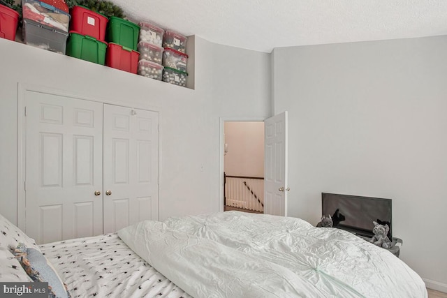 628 Talon Ct, Arnold, MD 21012 - bedroom with a closet and high vaulted ceiling