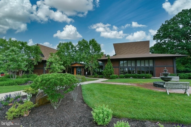 20630 Valley Forge Cir Unit 630, King Of Prussia, PA 19406 - view of property's community with a lawn