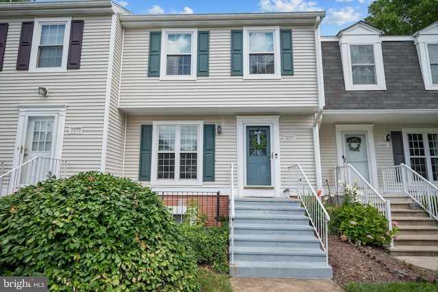 2870 Burgundy Pl, Woodbridge, VA 22192 - multi unit property with a shingled roof