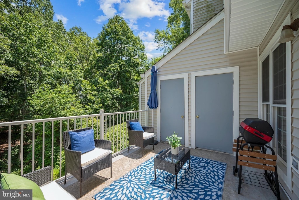 2870 Burgundy Pl, Woodbridge, VA 22192 - view of patio / terrace featuring grilling area