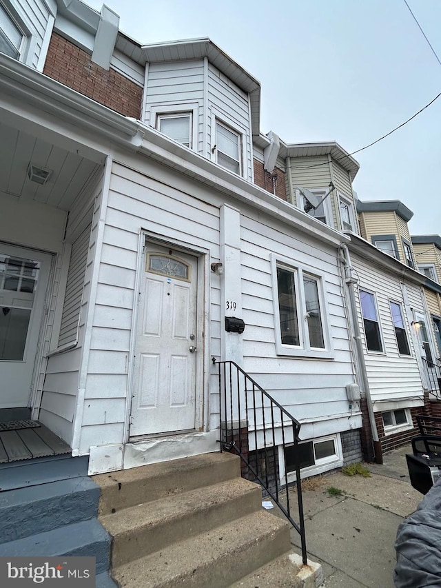 319 Bergen St, Gloucester City, NJ 08030 - property entrance