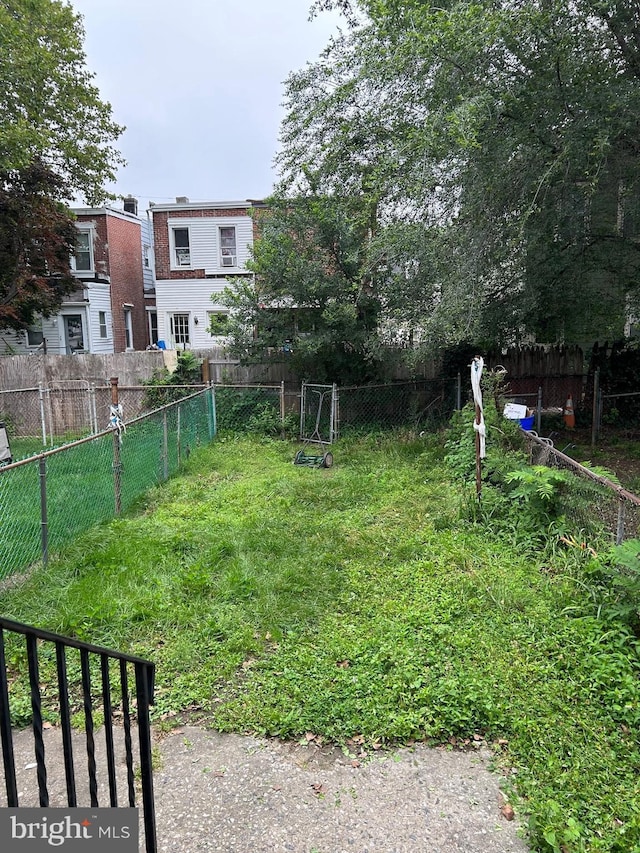 319 Bergen St, Gloucester City, NJ 08030 - view of yard