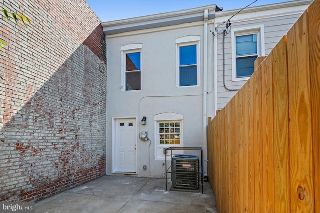 244 N Rose St, Baltimore, MD 21224 - rear view of property featuring a patio