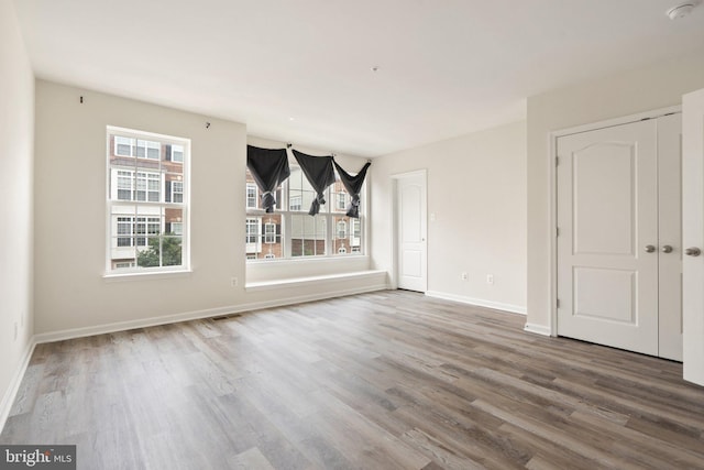 19278 Harlow Sq, Leesburg, VA 20176 - empty room featuring wood finished floors and a smoke detector