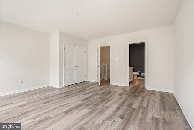 19278 Harlow Sq, Leesburg, VA 20176 - unfurnished bedroom with light wood finished floors, a closet, and ensuite bath