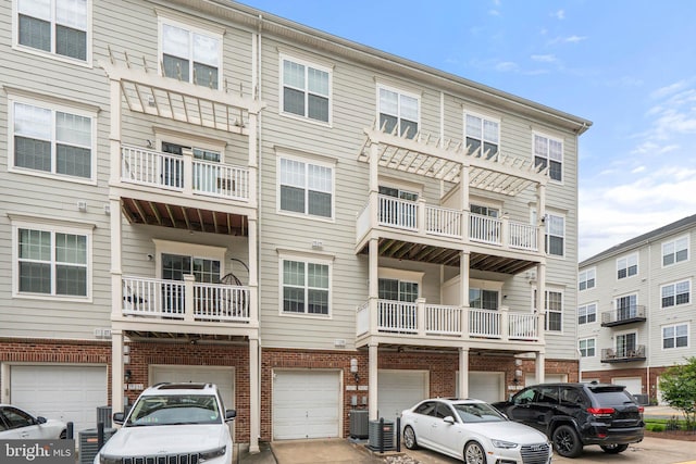 19278 Harlow Sq, Leesburg, VA 20176 - view of building exterior featuring an attached garage and driveway