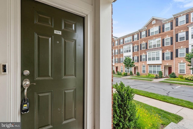 19278 Harlow Sq, Leesburg, VA 20176 - doorway to property featuring stucco siding