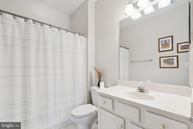 18416 Mill Run Ct, Leesburg, VA 20176 - full bath with vanity and curtained shower