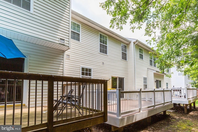 7041 Water Oak Rd Unit 42, Elkridge, MD 21075 - back of house with a deck