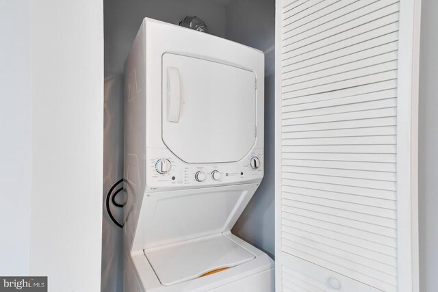 537 Newcomb St SE, Washington, DC 20032 - laundry room featuring stacked washer / dryer