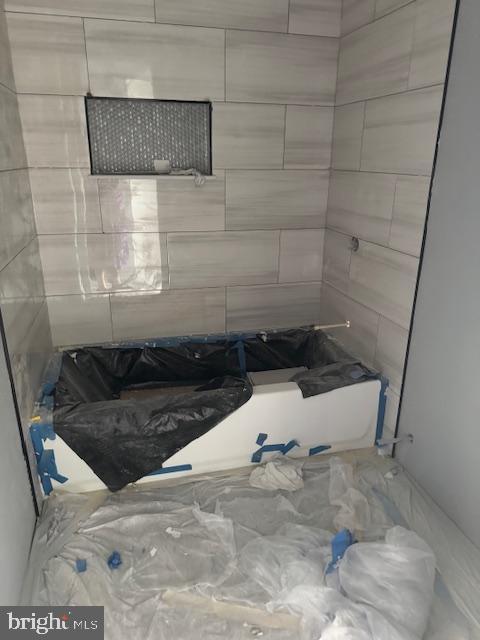 2622 W Franklin St, Baltimore, MD 21223 - view of bathroom