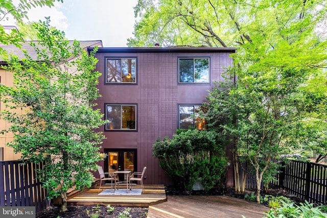 10909 Knights Bridge Ct, Reston, VA 20190 - back of property with a wooden deck