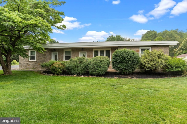 352 Concord Rd, Glen Mills, PA 19342 - ranch-style house with a front yard
