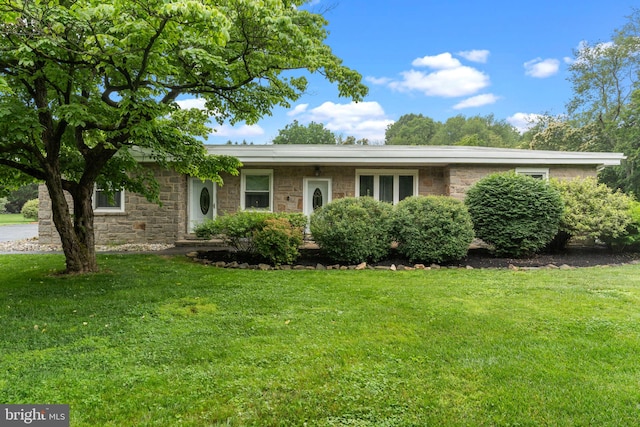 352 Concord Rd, Glen Mills, PA 19342 - ranch-style home with a front yard and stone siding