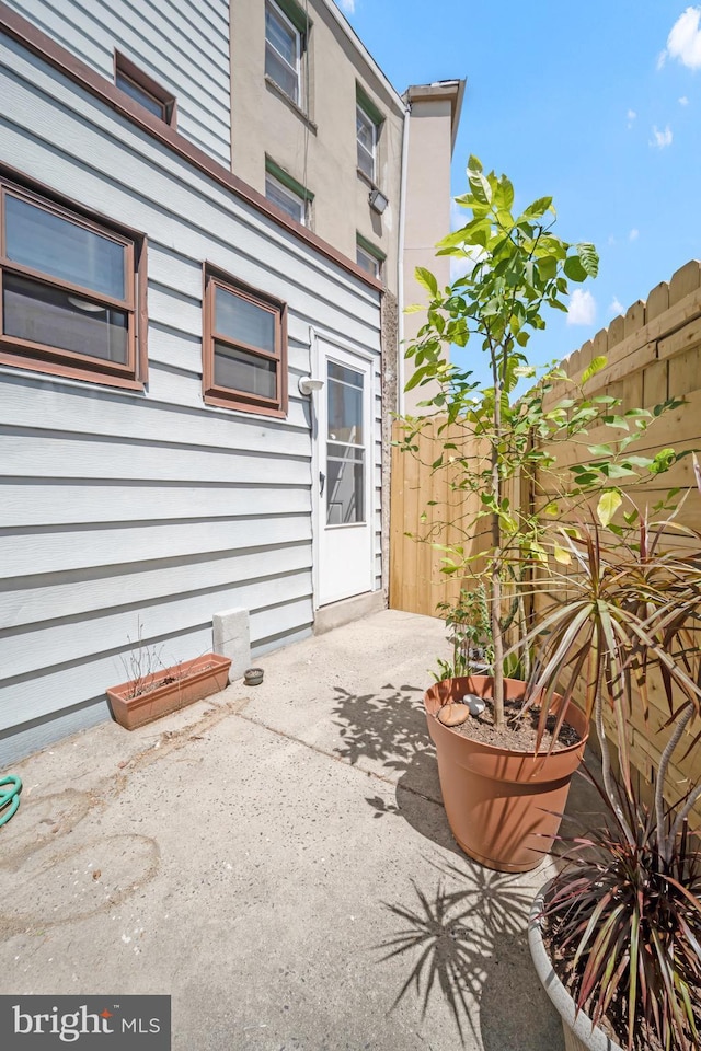 864 Moyer St, Philadelphia, PA 19125 - view of patio / terrace