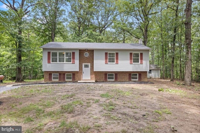 95 Arthur Burke Ln, Front Royal, VA 22630 - split foyer home featuring brick siding and a chimney