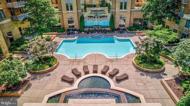 11990 Market St Unit 907, Reston, VA 20190 - community pool featuring a community hot tub