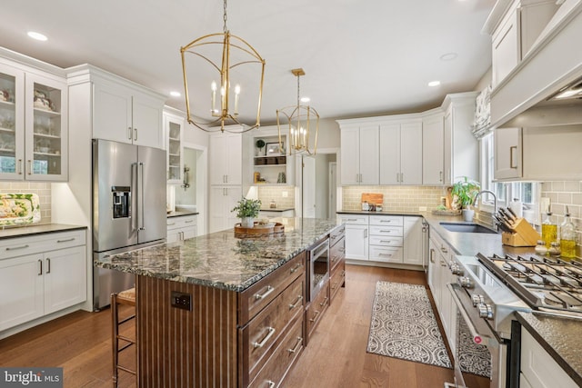 660 Casey Ln, West Chester, PA 19382 - kitchen with premium appliances, a chandelier, backsplash, recessed lighting, and a center island