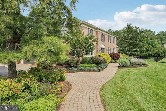 660 Casey Ln, West Chester, PA 19382 - view of property's community featuring a yard and curved driveway