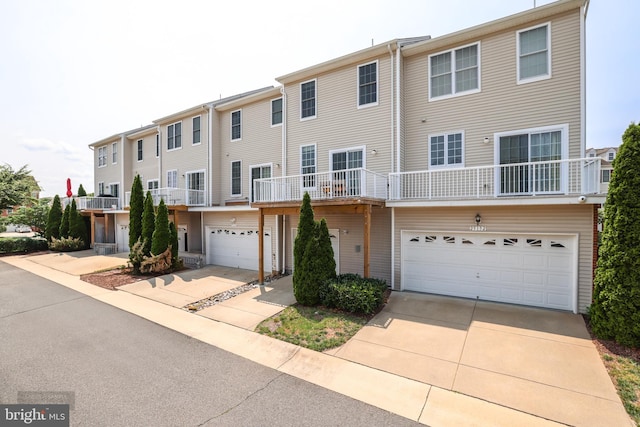 25154 Monteith Ter, Chantilly, VA 20152 - view of front of house with an attached garage and driveway