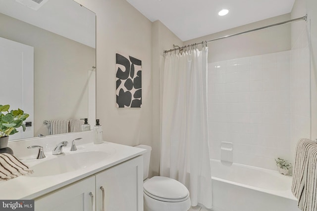 11724 Paysons Way, Reston, VA 20191 - full bath featuring vanity, shower / tub combo, and recessed lighting