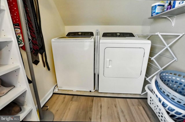 70 Marjessa Dr, Gilbertsville, PA 19525 - laundry area featuring washing machine and clothes dryer and wood finished floors