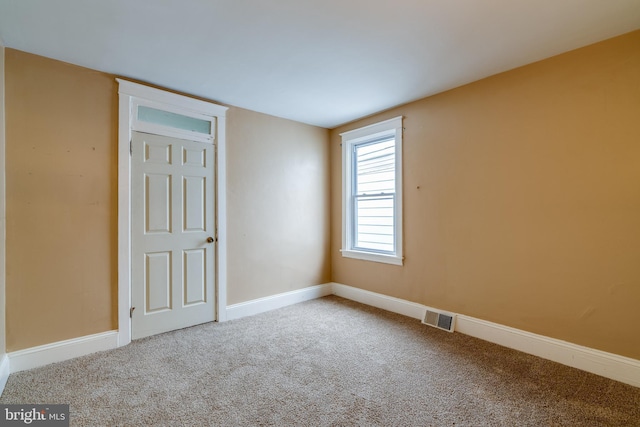 589 N Plum St, Lancaster, PA 17602 - unfurnished room with carpet and baseboards