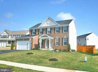 5402 Loggerhead Pl, Woodbridge, VA 22193 - view of front of property with an attached garage and driveway
