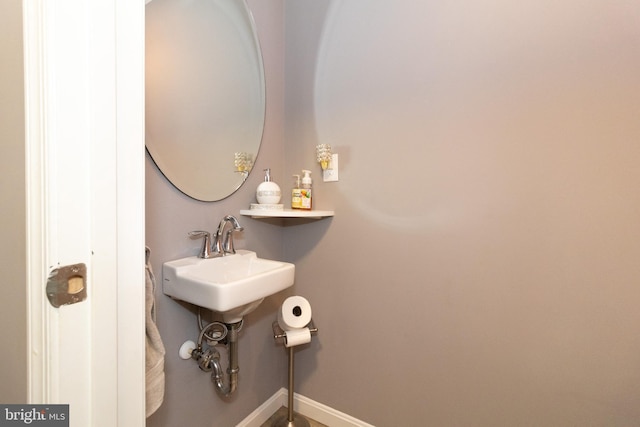 5 N Edinburgh Ct, Houston, DE 19954 - bathroom with baseboards
