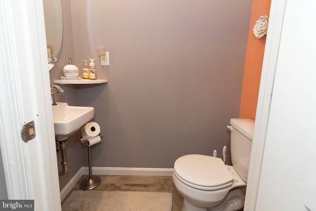 5 N Edinburgh Ct, Houston, DE 19954 - half bath featuring baseboards and toilet
