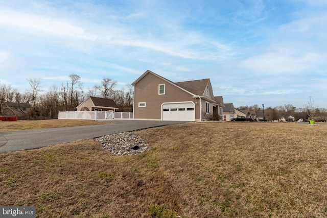 5 N Edinburgh Ct, Houston, DE 19954 - view of side of property featuring driveway