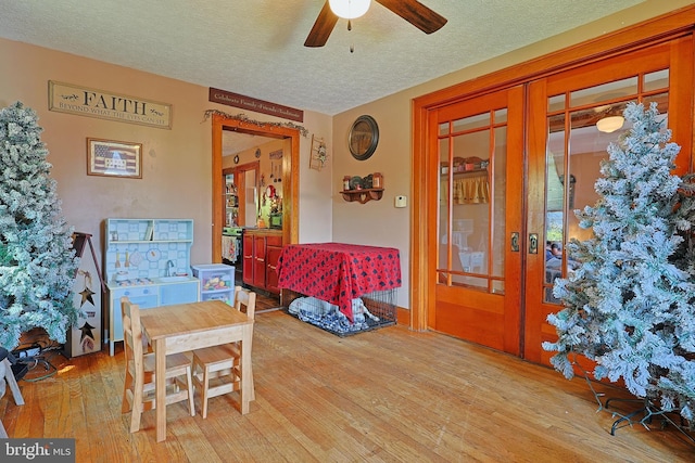 439 Columbia St, Cumberland, MD 21502 - dining room featuring light wood-style flooring, ceiling fan, and a textured ceiling