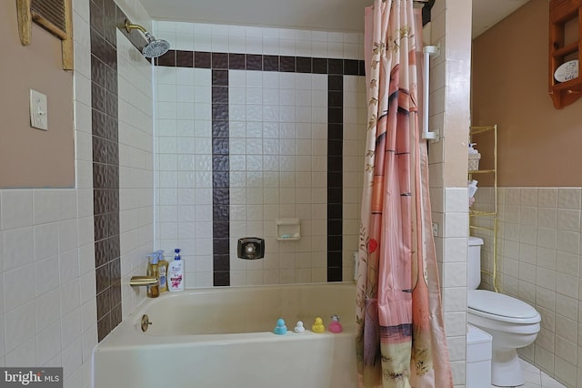 439 Columbia St, Cumberland, MD 21502 - full bath with tile walls, shower / tub combo, and wainscoting