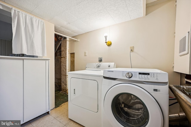 2013 Dayton St, Silver Spring, MD 20902 - laundry area featuring washer and dryer