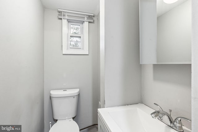 2006 N Mascher St, Philadelphia, PA 19122 - bathroom featuring toilet and vanity