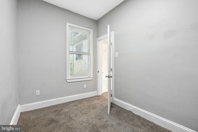 2006 N Mascher St, Philadelphia, PA 19122 - carpeted empty room featuring baseboards
