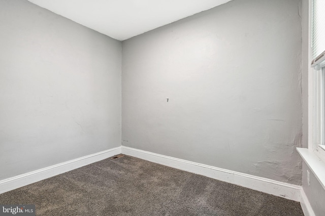 2006 N Mascher St, Philadelphia, PA 19122 - carpeted empty room featuring baseboards
