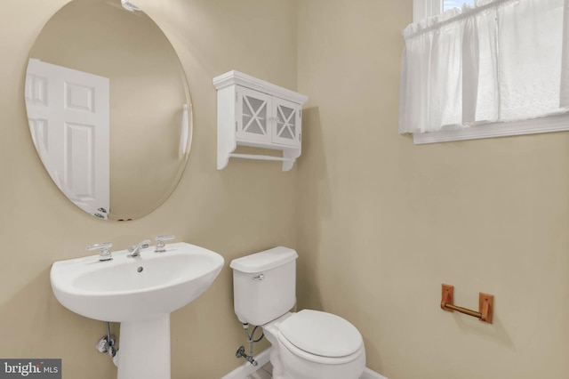 12177 Flowing Water Trl, Clarksville, MD 21029 - half bath with toilet and baseboards