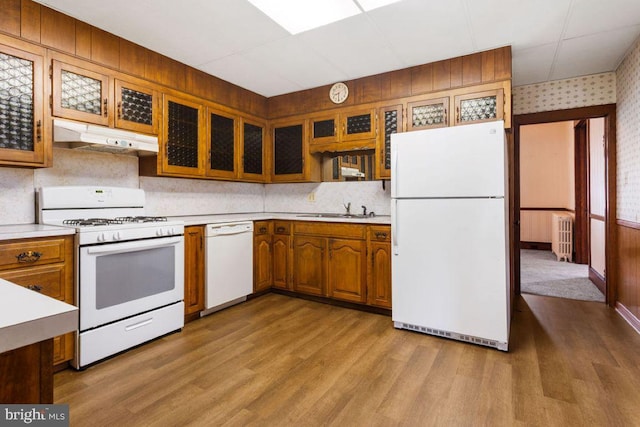31 4th St, Hanover, PA 17331 - kitchen featuring white appliances, under cabinet range hood, light wood-type flooring, light countertops, and wallpapered walls