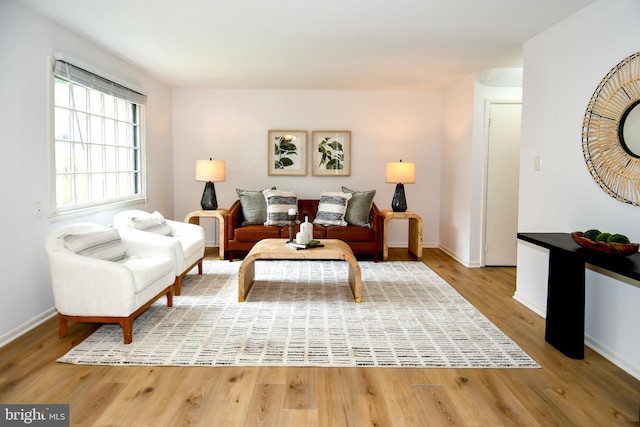 9835 Saint Cloud Ct, Fairfax, VA 22031 - living area with wood finished floors and baseboards