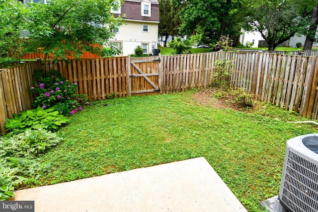 9835 Saint Cloud Ct, Fairfax, VA 22031 - fenced backyard with a patio, a residential view, and a gate