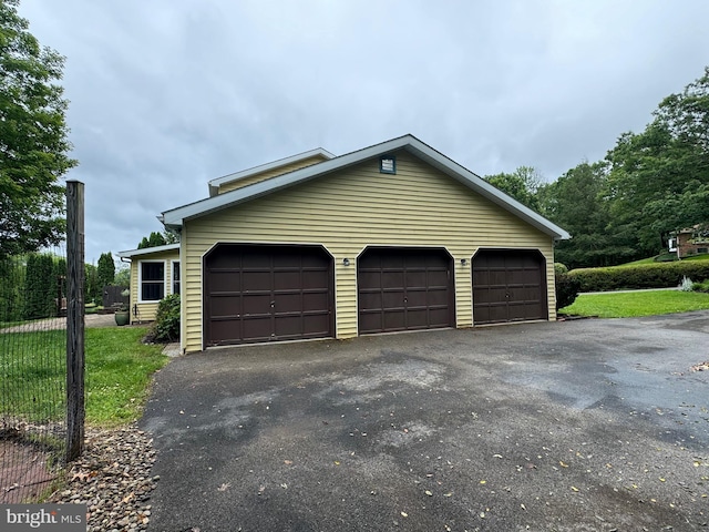 400 27th St, Huntingdon, PA 16652 - view of garage