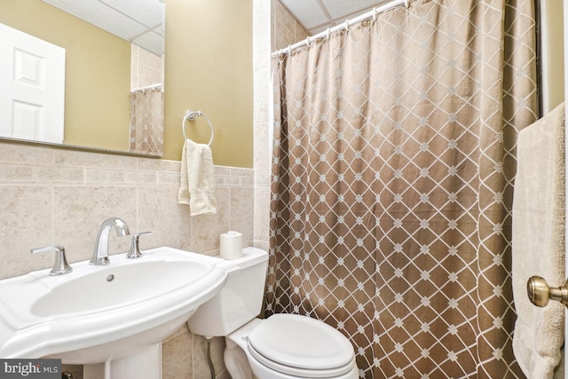 13 Gelding Ct, Olney, MD 20832 - bathroom featuring a sink and curtained shower