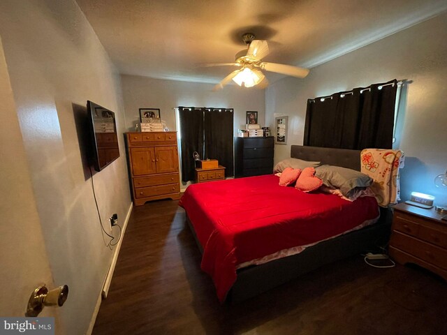 1105 Darlington Rd, Beaver Falls, PA 15010 - bedroom with dark wood-style floors and a ceiling fan