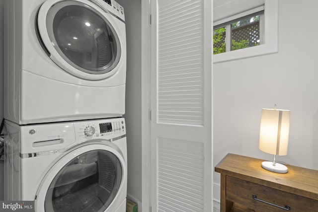 2819 Bellevue Ter NW, Washington, DC 20007 - laundry area with stacked washing machine and dryer and baseboards