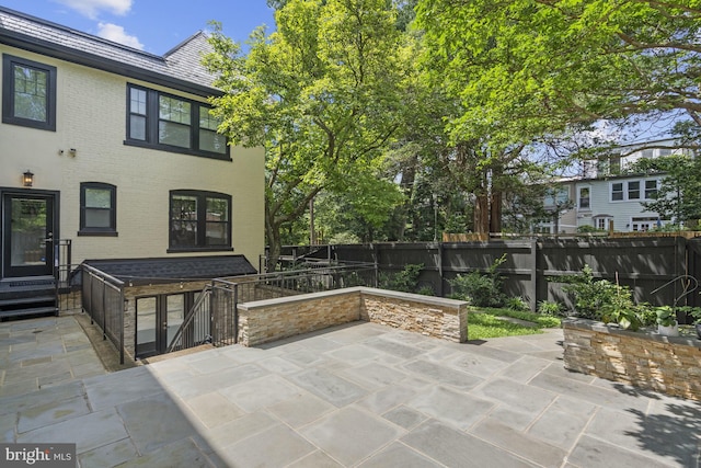 2819 Bellevue Ter NW, Washington, DC 20007 - fenced backyard with a patio and an outdoor kitchen