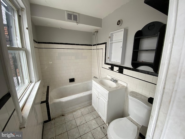 2110 N Charles St N, Baltimore, MD 21218 - full bath featuring healthy amount of natural light, vanity, tile patterned floors, and tile walls